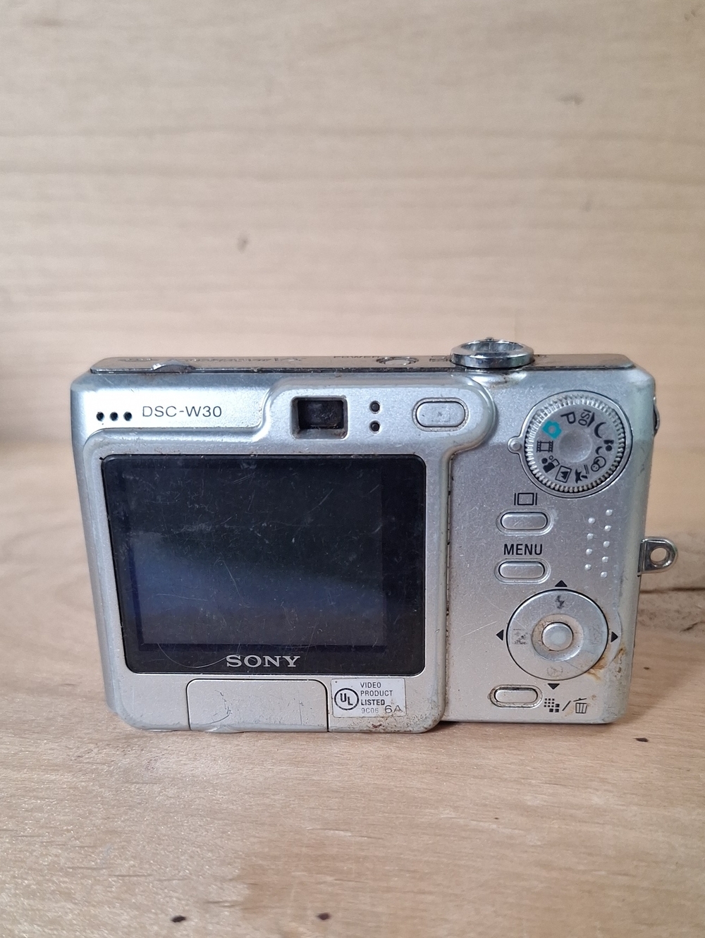Sony Cyber-shot DSC-W30 digital camera 6.0-megapixel Sensor Selling For Parts - Picture 5 of 6